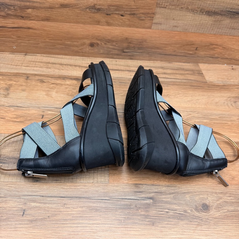 Sorel Stylish Black and Gray Women's size 5 Sandals - Picture 4 of 8